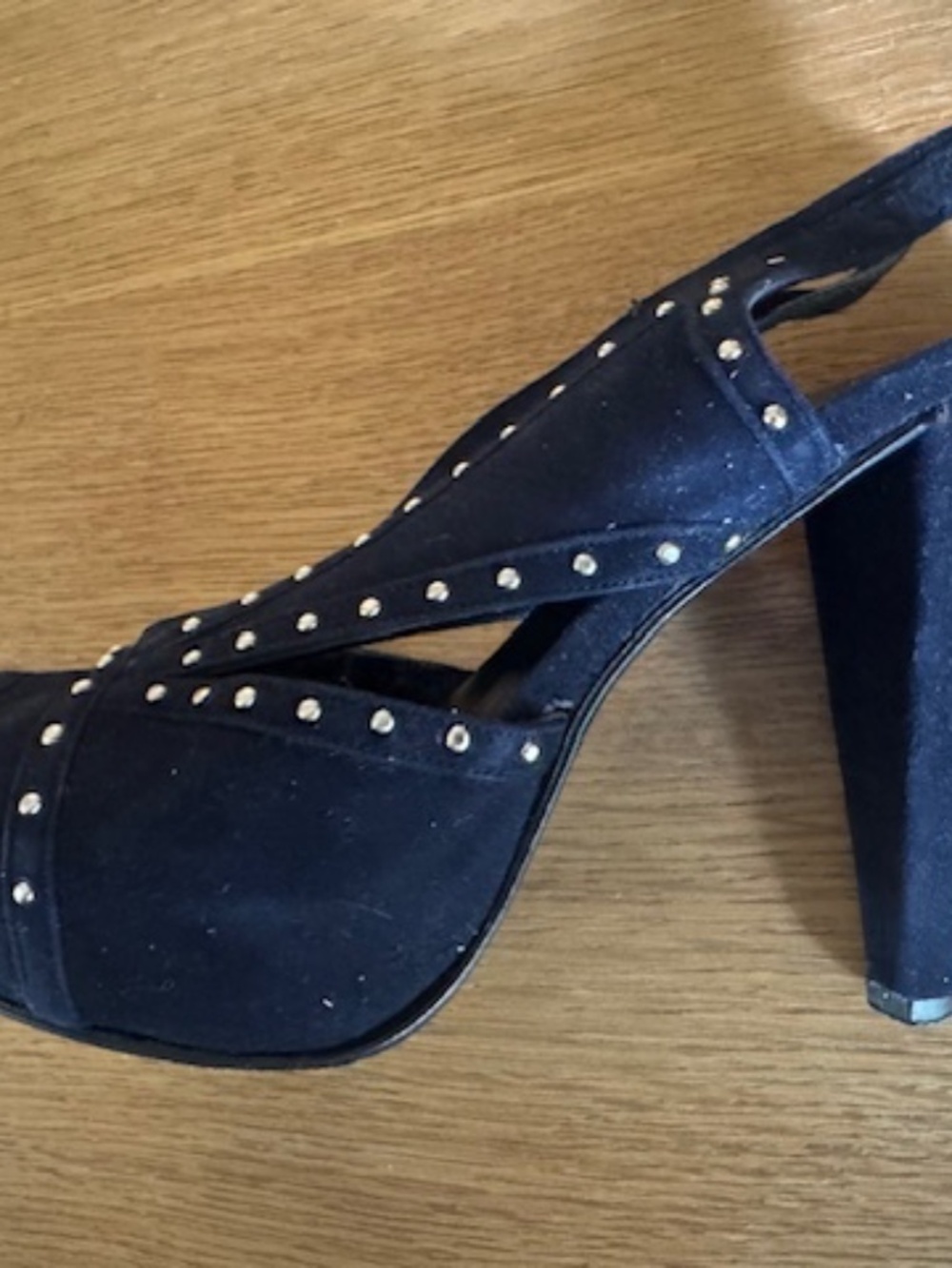 Maria Cher navy blue heels with silver stud detailing. Size 9 - Picture 4 of 7